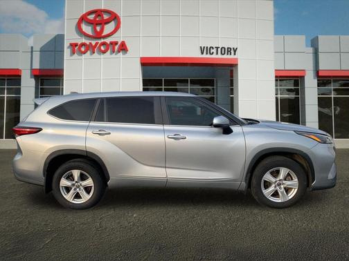 Celestial Silver Metallic 2023 Toyota Highlander LE