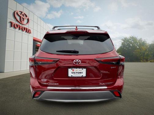 2026 Toyota Highlander Hybrid Platinum