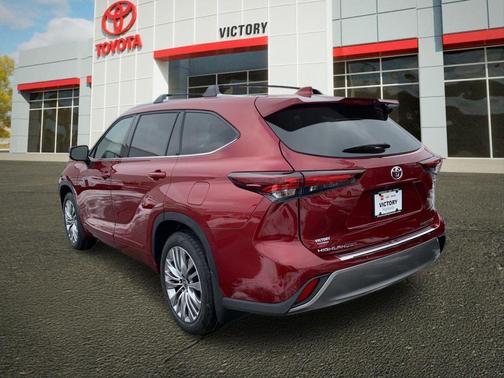 2026 Toyota Highlander Hybrid Platinum