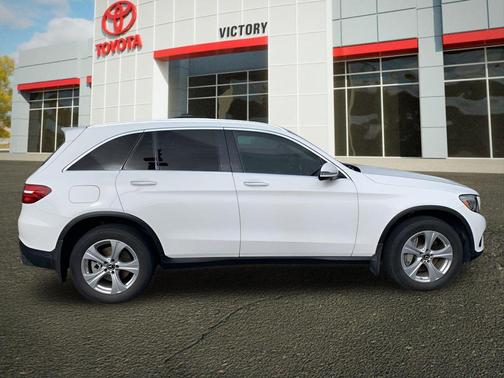 Polar White 2017 Mercedes-Benz GLC 300 4MATIC