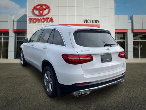 Polar White 2017 Mercedes-Benz GLC 300 4MATIC