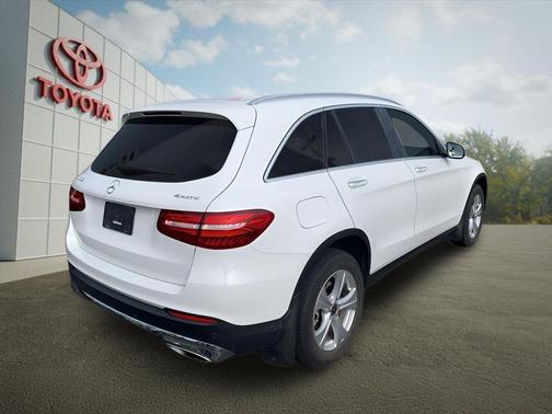 Polar White 2017 Mercedes-Benz GLC 300 4MATIC