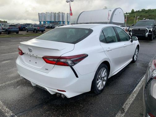 Ice Cap 2023 Toyota Camry SE