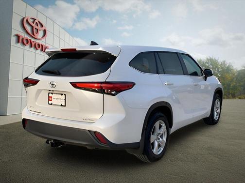 2023 Toyota Highlander LE