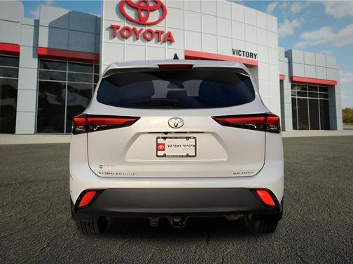 2023 Toyota Highlander LE