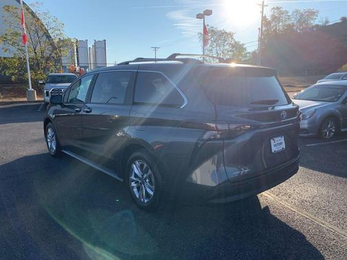 2025 Toyota Sienna XLE 7 Passenger