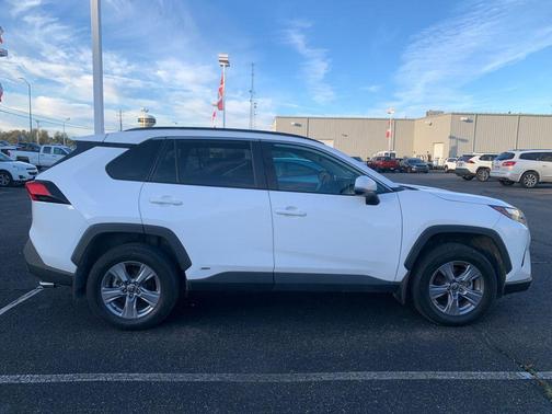 2022 Toyota RAV4 Hybrid XLE