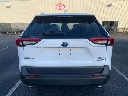 2022 Toyota RAV4 Hybrid XLE