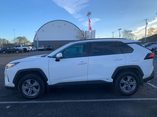 2022 Toyota RAV4 Hybrid XLE