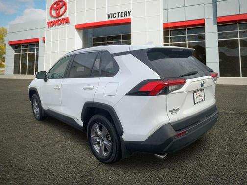 2022 Toyota RAV4 Hybrid XLE