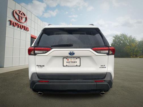 2022 Toyota RAV4 Hybrid XLE