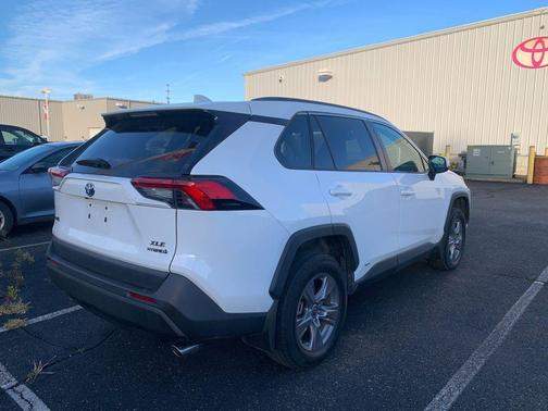 2022 Toyota RAV4 Hybrid XLE
