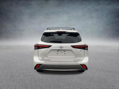 2025 Toyota Highlander Hybrid Platinum