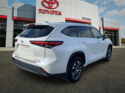 Blizzard Pearl 2020 Toyota Highlander XLE