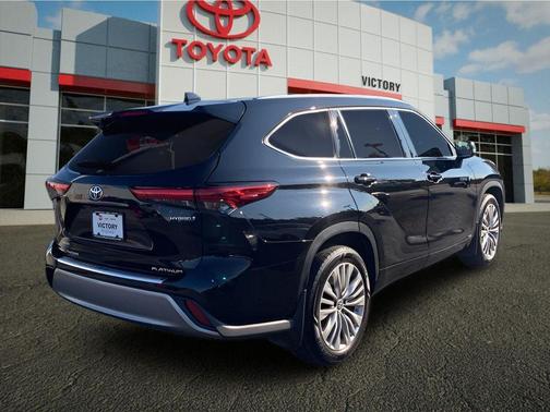 2021 Toyota Highlander Hybrid Platinum