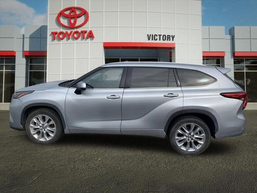 Celestial Silver Metallic 2021 Toyota Highlander Limited