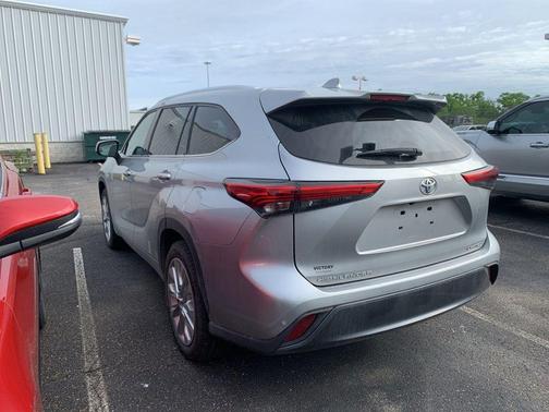 Celestial Silver Metallic 2021 Toyota Highlander Limited