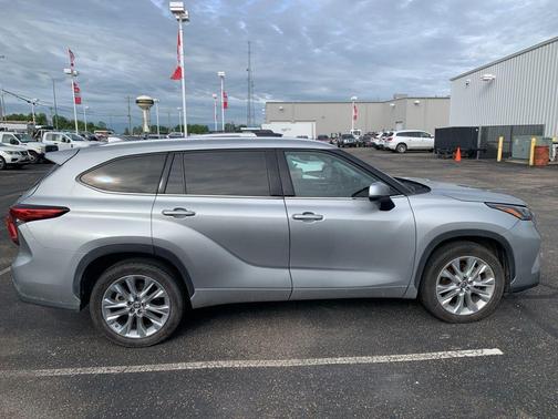 Celestial Silver Metallic 2021 Toyota Highlander Limited