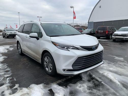 2023 Toyota Sienna Platinum 7 Passenger