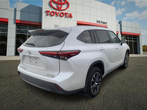 Wind Chill Pearl 2023 Toyota Highlander XLE