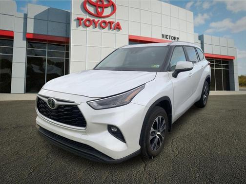 Wind Chill Pearl 2023 Toyota Highlander XLE