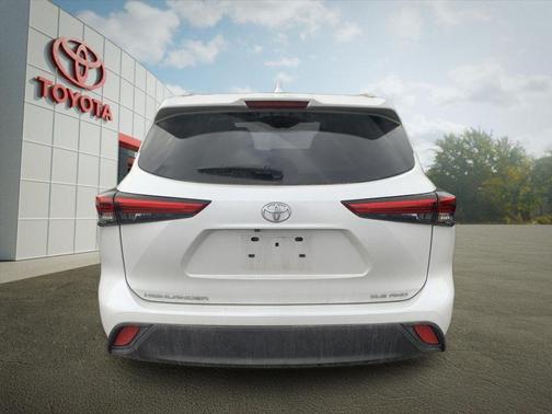 Wind Chill Pearl 2023 Toyota Highlander XLE