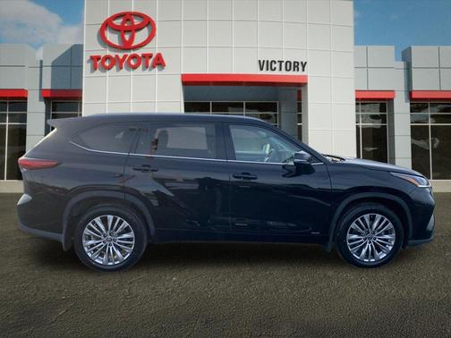 2023 Toyota Highlander Hybrid Platinum