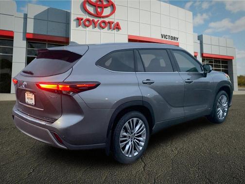 2026 Toyota Highlander Hybrid Platinum