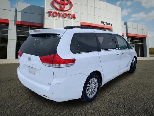 2013 Toyota Sienna XLE