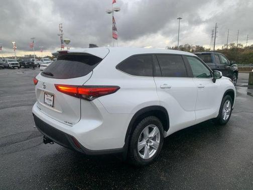 2023 Toyota Highlander LE