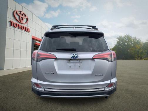 Silver Sky Metallic 2018 Toyota RAV4 Hybrid LE