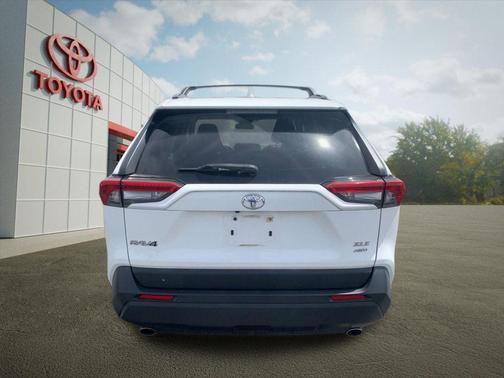 Super White 2019 Toyota RAV4 XLE