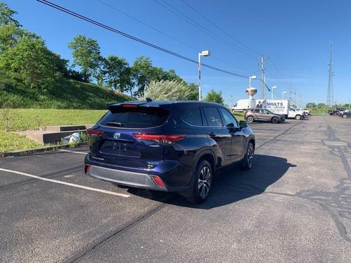 2022 Toyota Highlander Hybrid XLE