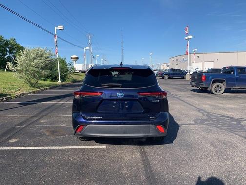 2022 Toyota Highlander Hybrid XLE