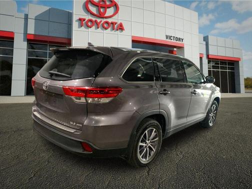 Predawn Gray Mica 2019 Toyota Highlander XLE
