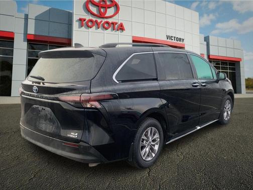 2023 Toyota Sienna XLE