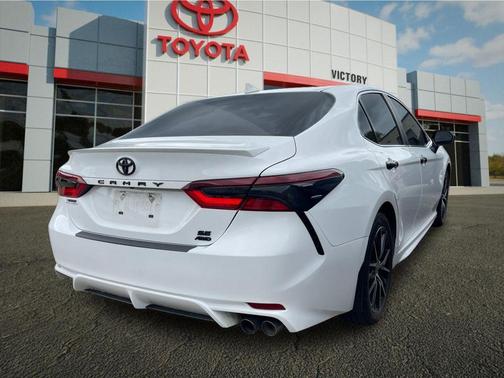 Ice Cap 2024 Toyota Camry SE