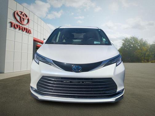 Blizzard Pearl 2021 Toyota Sienna Platinum 7 Passenger