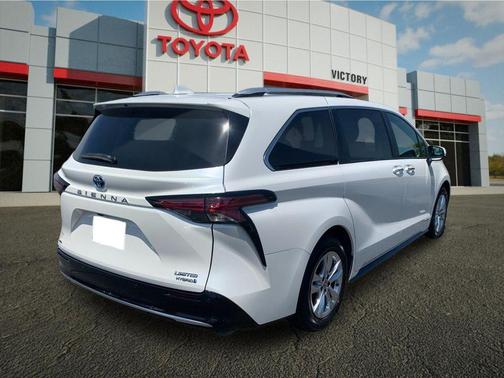 Blizzard Pearl 2021 Toyota Sienna Limited 7-Passenger