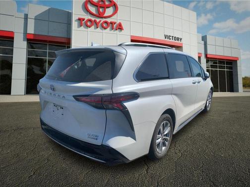 Blizzard Pearl 2021 Toyota Sienna Platinum 7 Passenger