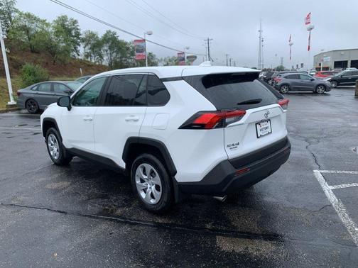 2025 Toyota RAV4 LE