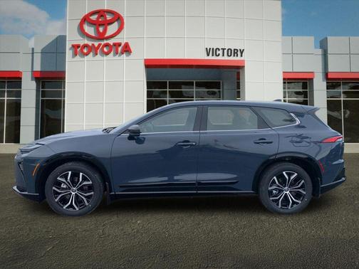 2025 Toyota Crown Signia XLE