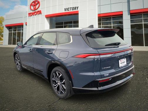 2025 Toyota Crown Signia XLE