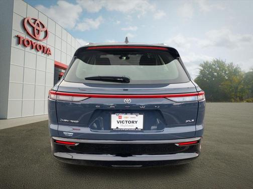 2025 Toyota Crown Signia XLE