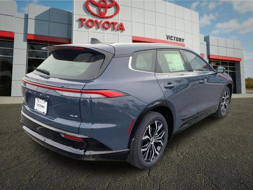 2025 Toyota Crown Signia XLE