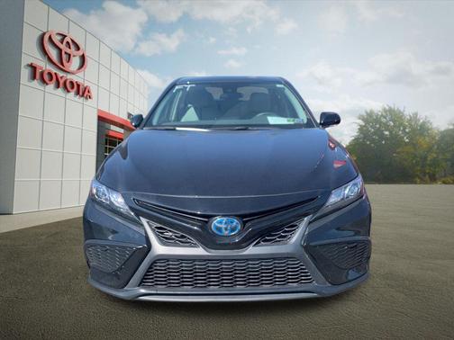 Midnight Black Metallic 2023 Toyota Camry SE