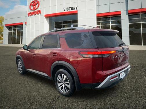 2022 Nissan Pathfinder SL 4WD