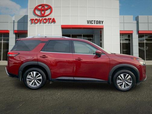 2022 Nissan Pathfinder SL 4WD