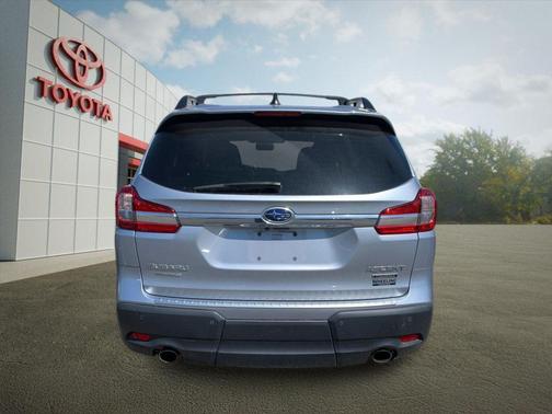 Ice Silver Metallic 2022 Subaru Ascent Touring 7-Passenger