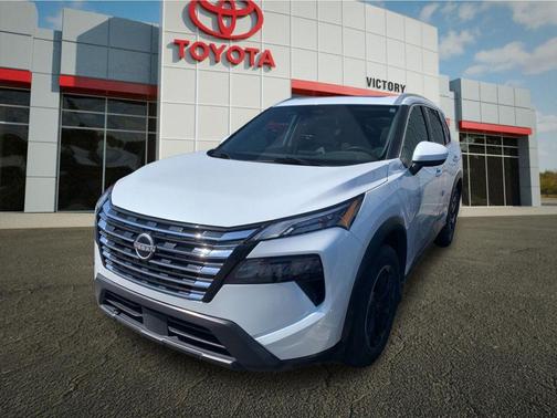 Everest White Pearl 2024 Nissan Rogue SV